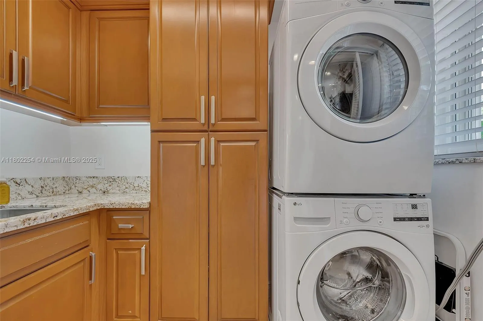 Pinecrest, Florida 33156, United States, 4 Bedrooms Bedrooms, ,3 BathroomsBathrooms,Residential,Pending,130485