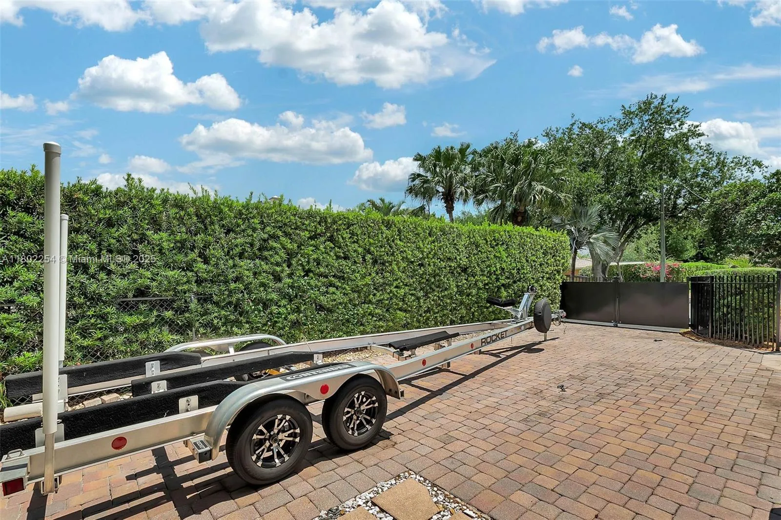 Pinecrest, Florida 33156, United States, 4 Bedrooms Bedrooms, ,3 BathroomsBathrooms,Residential,Pending,130485