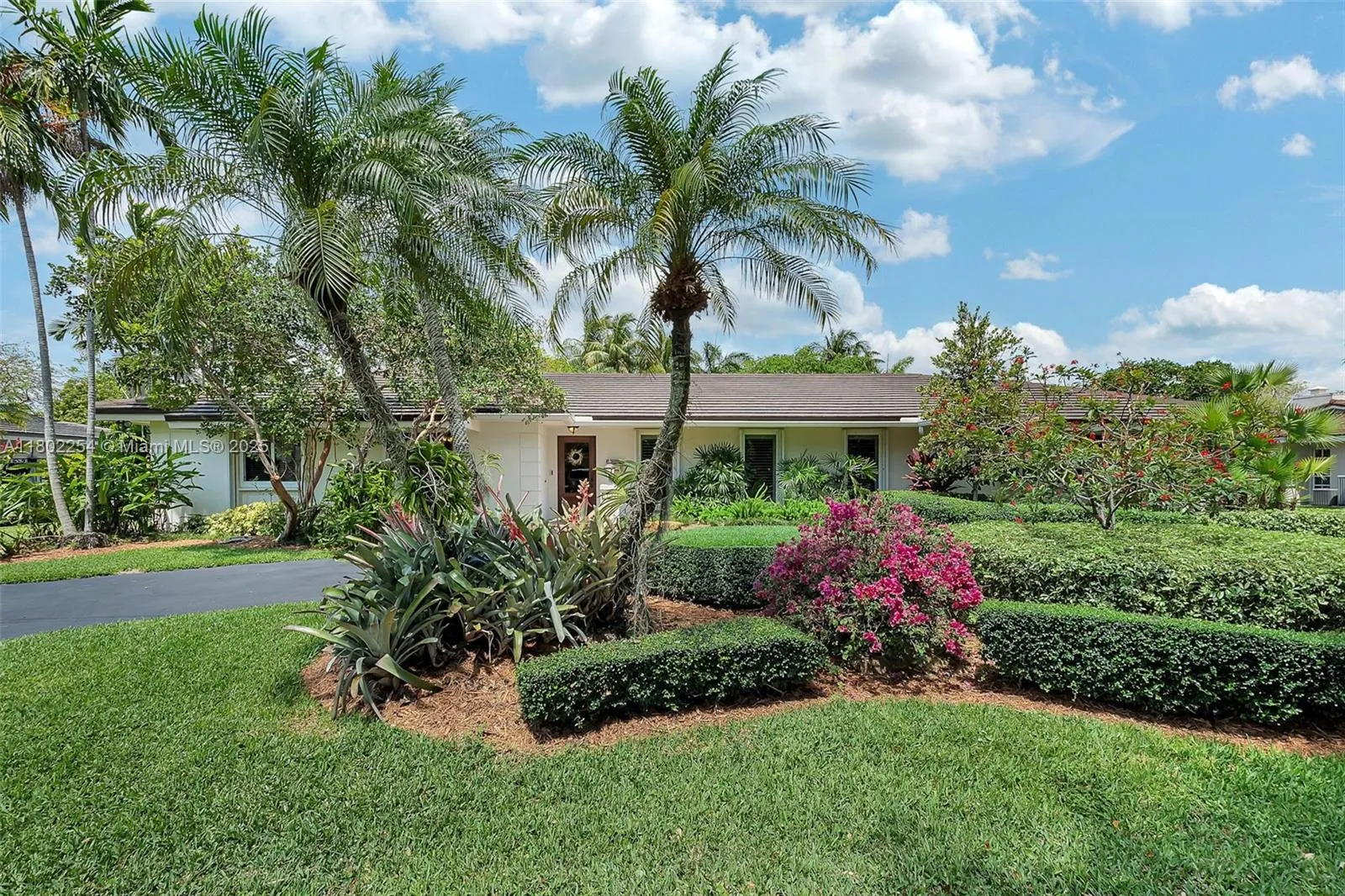 Pinecrest, Florida 33156, United States, 4 Bedrooms Bedrooms, ,3 BathroomsBathrooms,Residential,Pending,130485