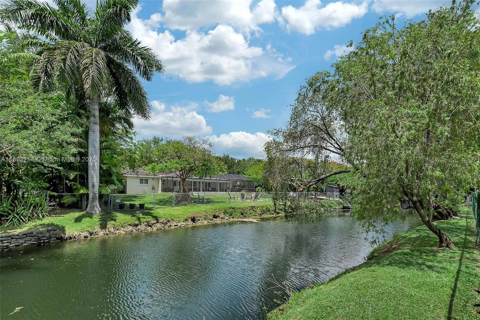 Pinecrest, Florida 33156, United States, 4 Bedrooms Bedrooms, ,3 BathroomsBathrooms,Residential,Pending,130485