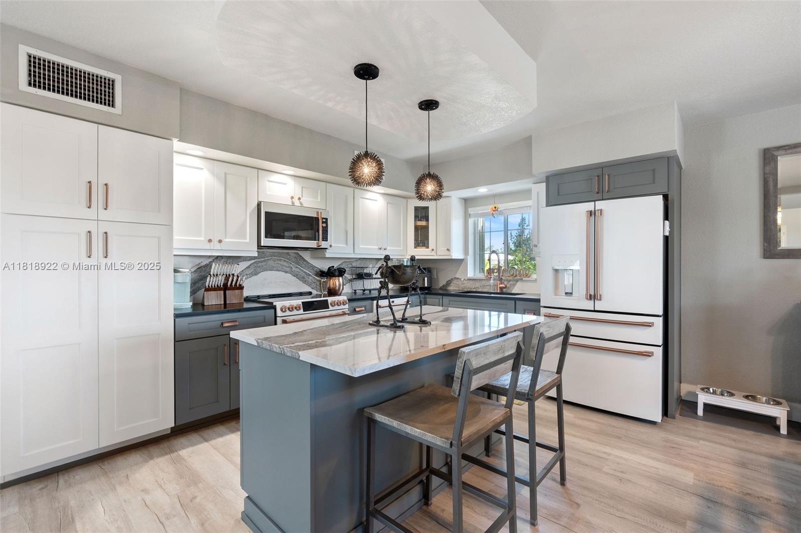 TWIN LAKES 2ND ADD - Residential