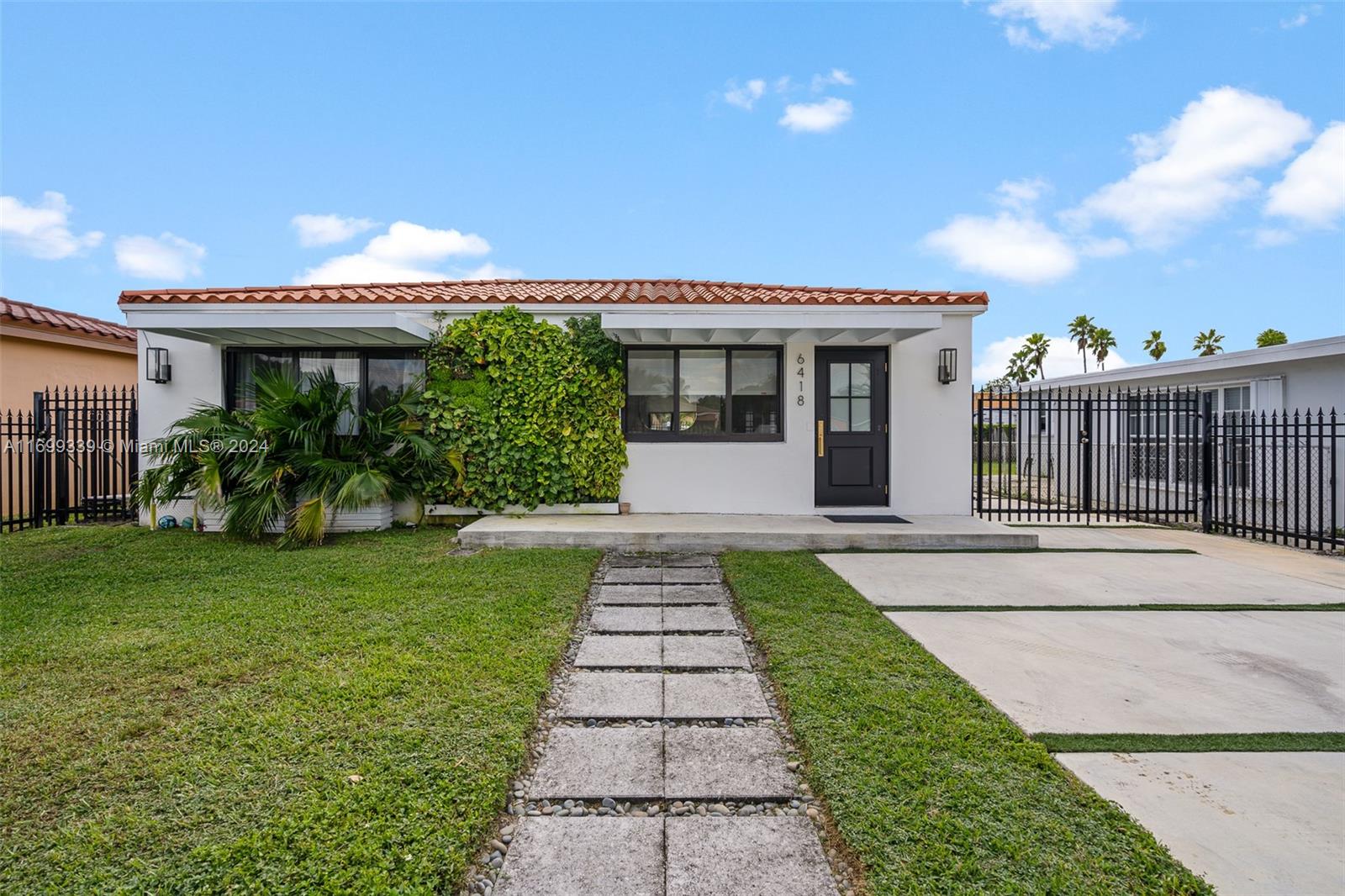 6418 Sw 39th Ter, Miami, Broward County, Florida - 4 Bedrooms  
2 Bathrooms - 