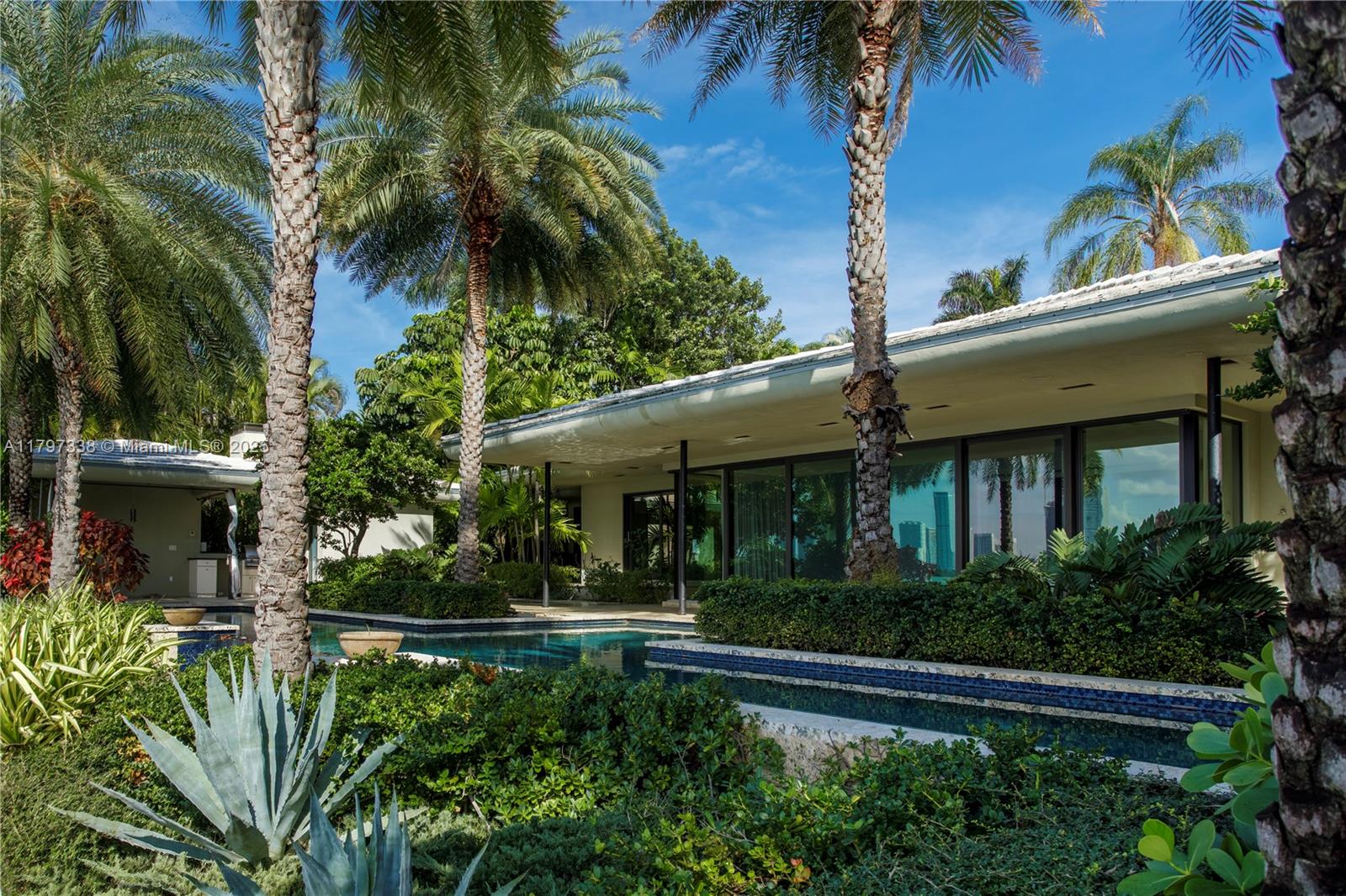 250 W San Marino Dr