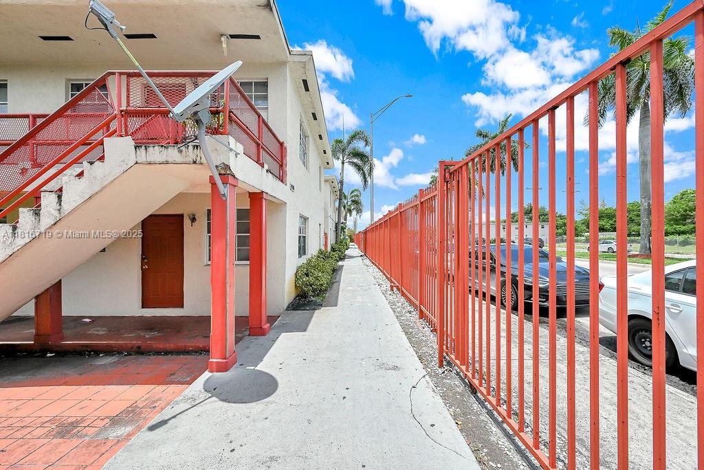 THE ARABIAN ARMS CONDO - Residential