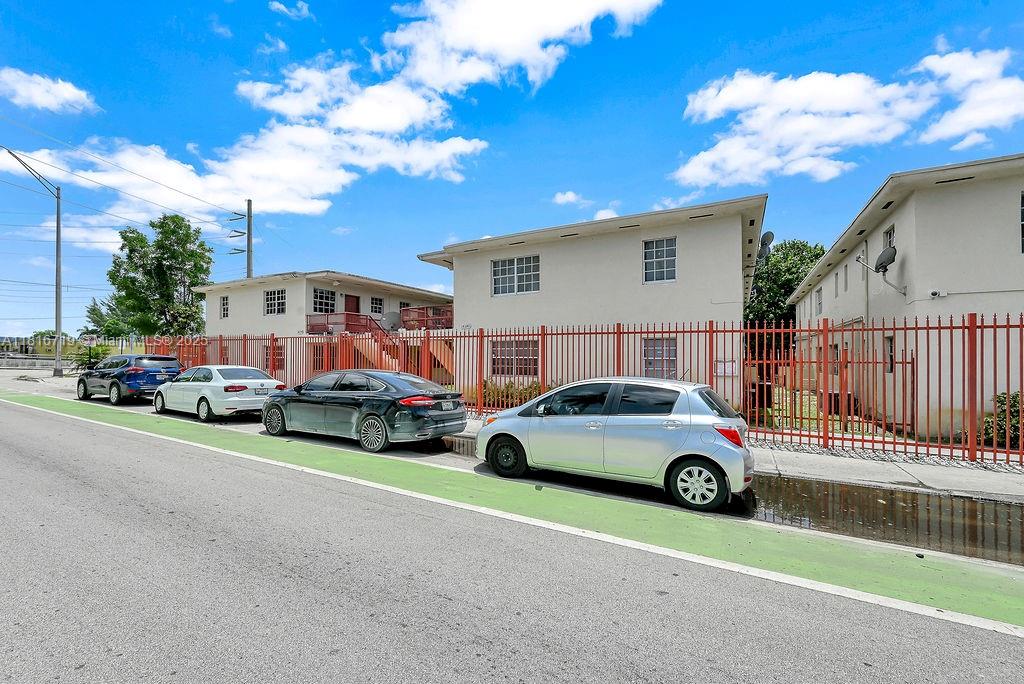 THE ARABIAN ARMS CONDO - Residential