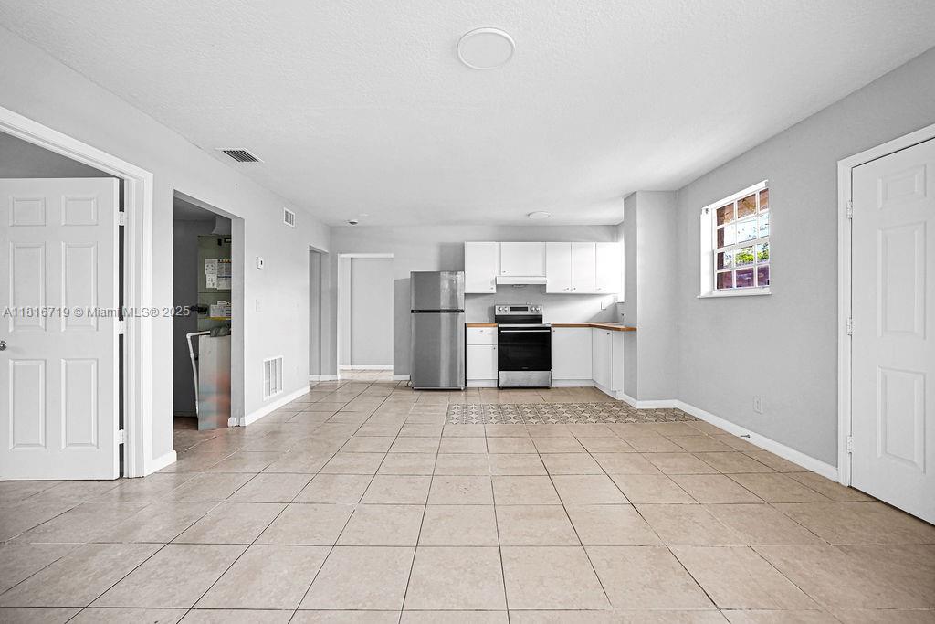 THE ARABIAN ARMS CONDO - Residential