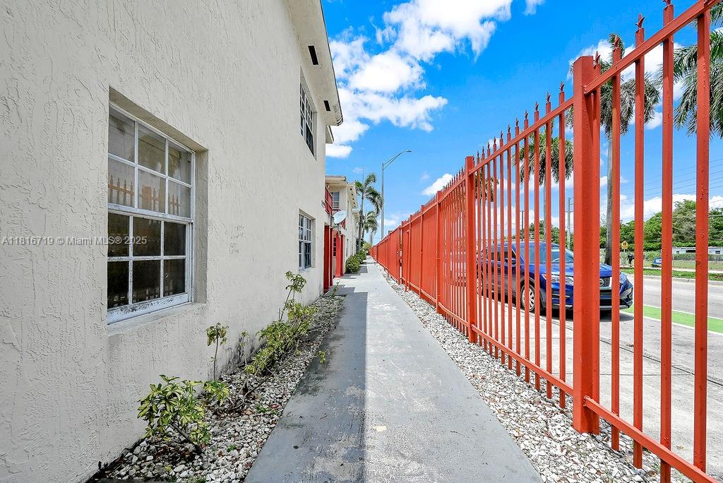 THE ARABIAN ARMS CONDO - Residential