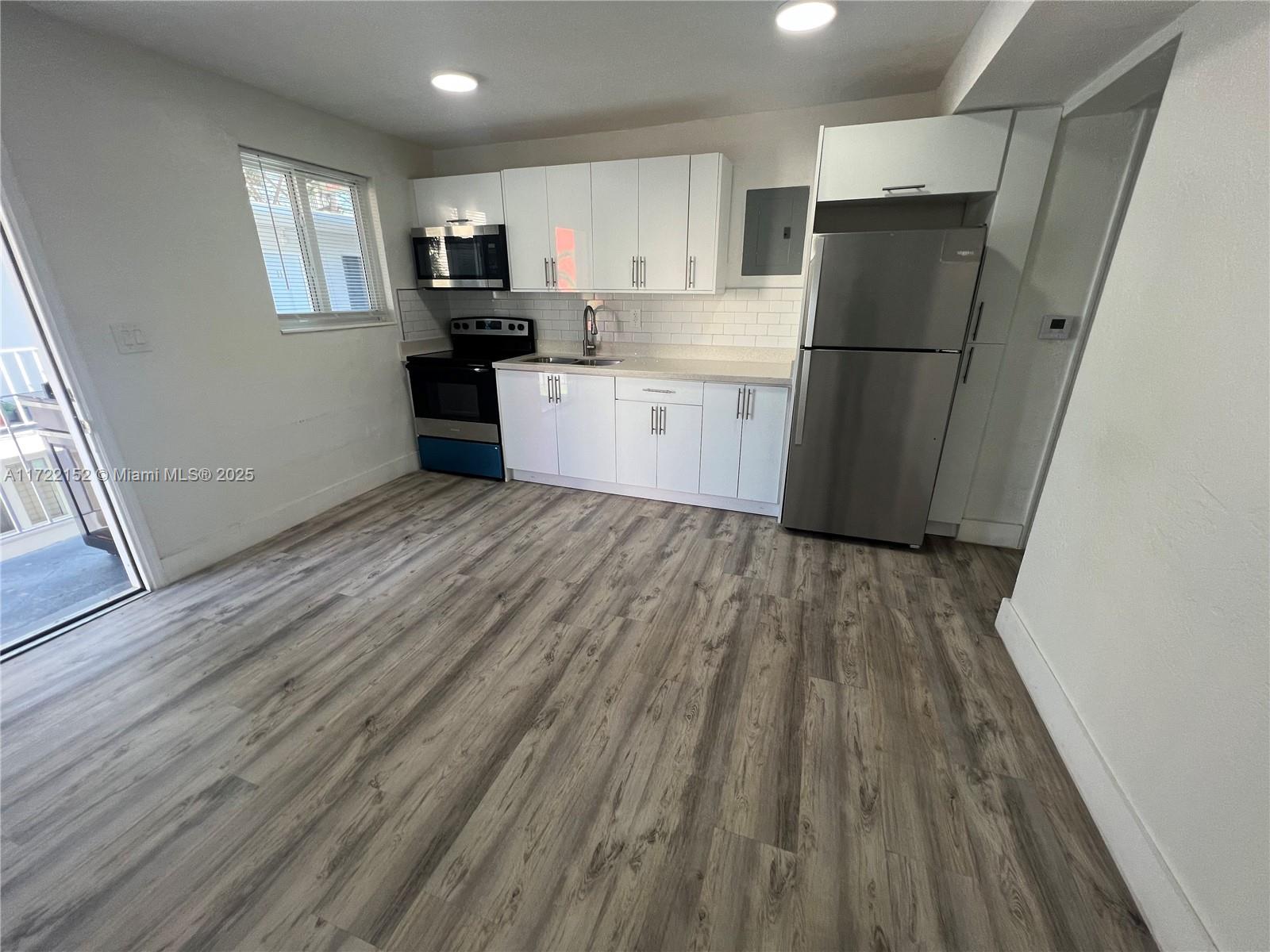 1630 Nw 18th St 07, Miami, Broward County, Florida - 2 Bedrooms  
1 Bathrooms - 