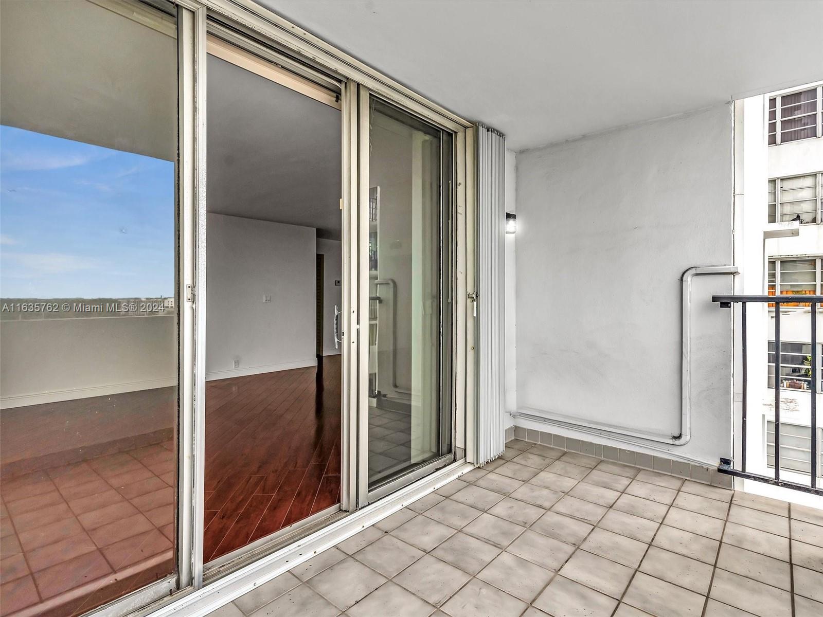 COMMODORE PLAZA CONDO - Residential