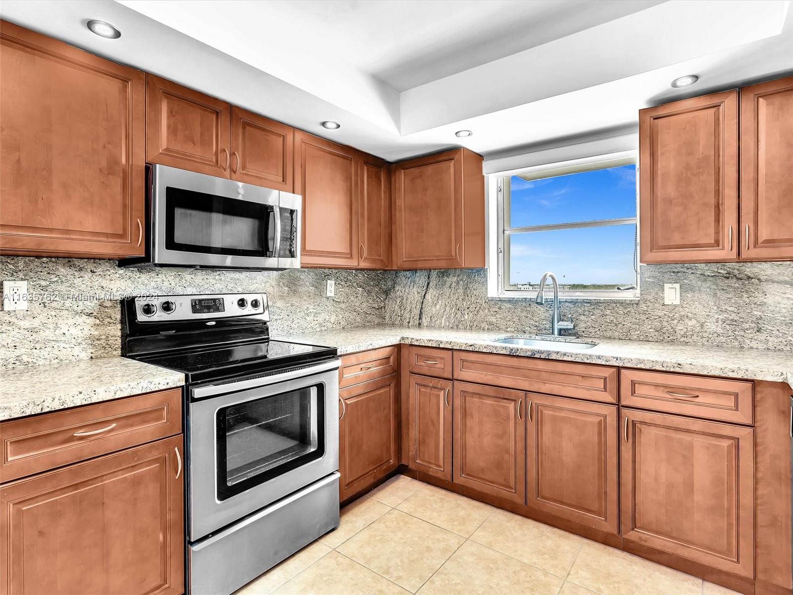 COMMODORE PLAZA CONDO - Residential