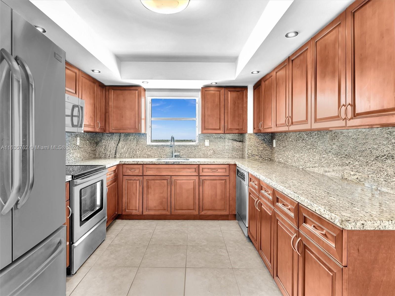 COMMODORE PLAZA CONDO - Residential
