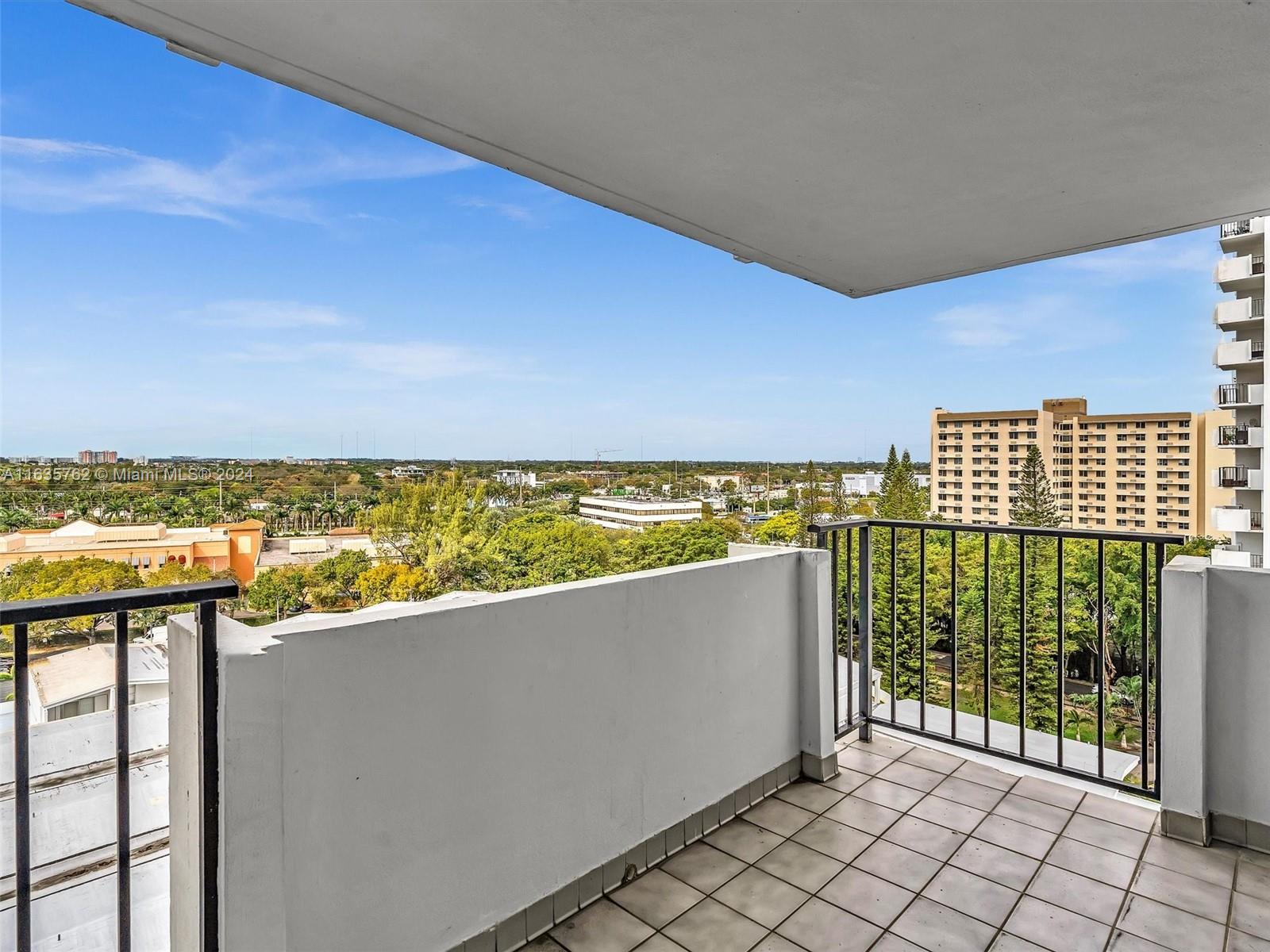 COMMODORE PLAZA CONDO - Residential