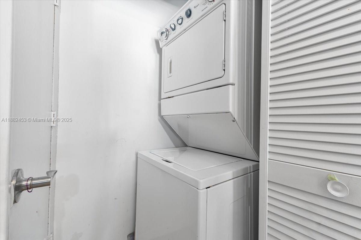 VIZCAYNE NORTH CONDO - Residential Lease