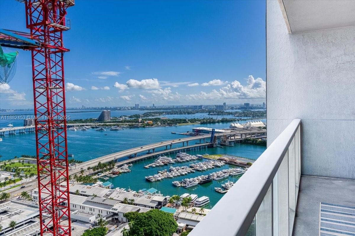 VIZCAYNE NORTH CONDO - Residential Lease