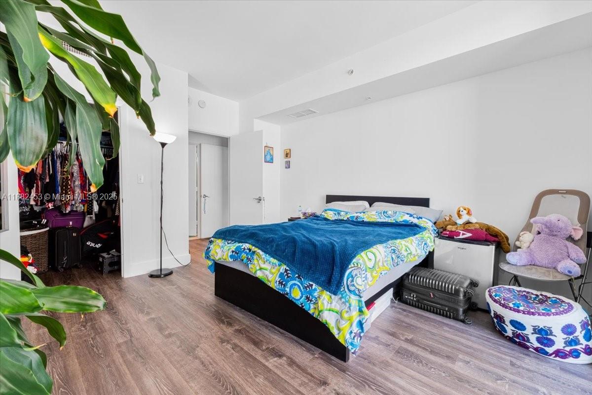 VIZCAYNE NORTH CONDO - Residential Lease
