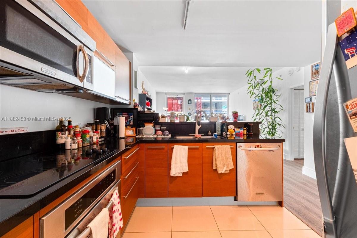 VIZCAYNE NORTH CONDO - Residential Lease