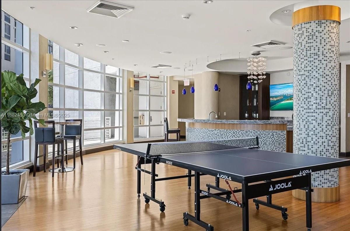VIZCAYNE NORTH CONDO - Residential Lease