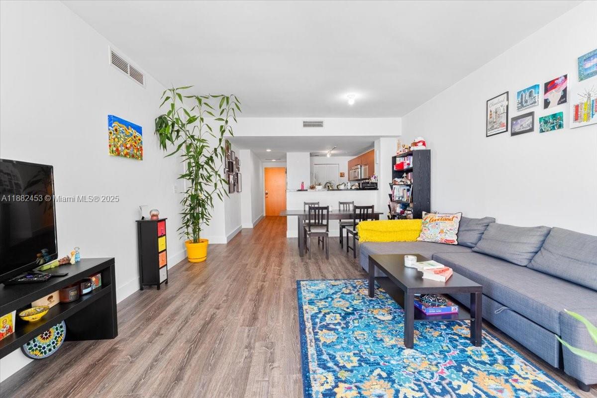 VIZCAYNE NORTH CONDO - Residential Lease