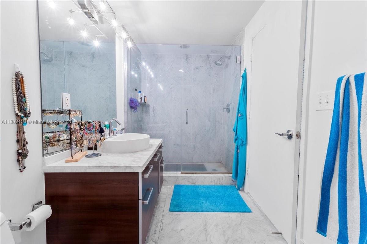 VIZCAYNE NORTH CONDO - Residential Lease