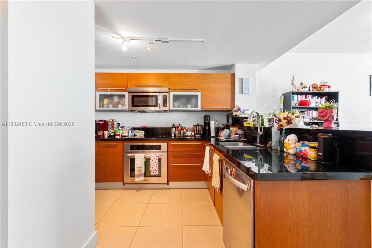 VIZCAYNE NORTH CONDO - Residential Lease