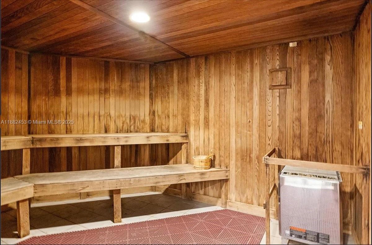 VIZCAYNE NORTH CONDO - Residential Lease