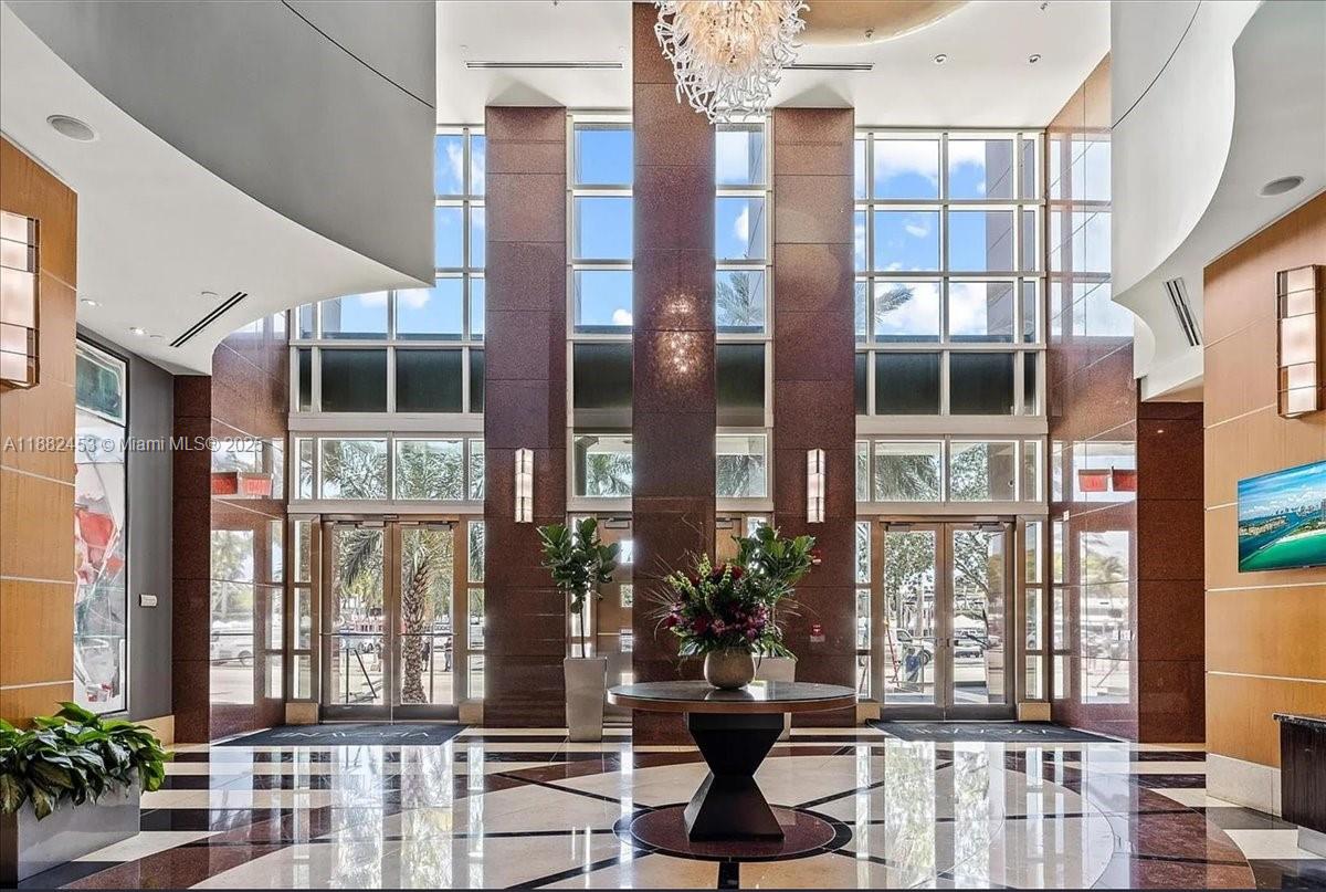 VIZCAYNE NORTH CONDO - Residential Lease