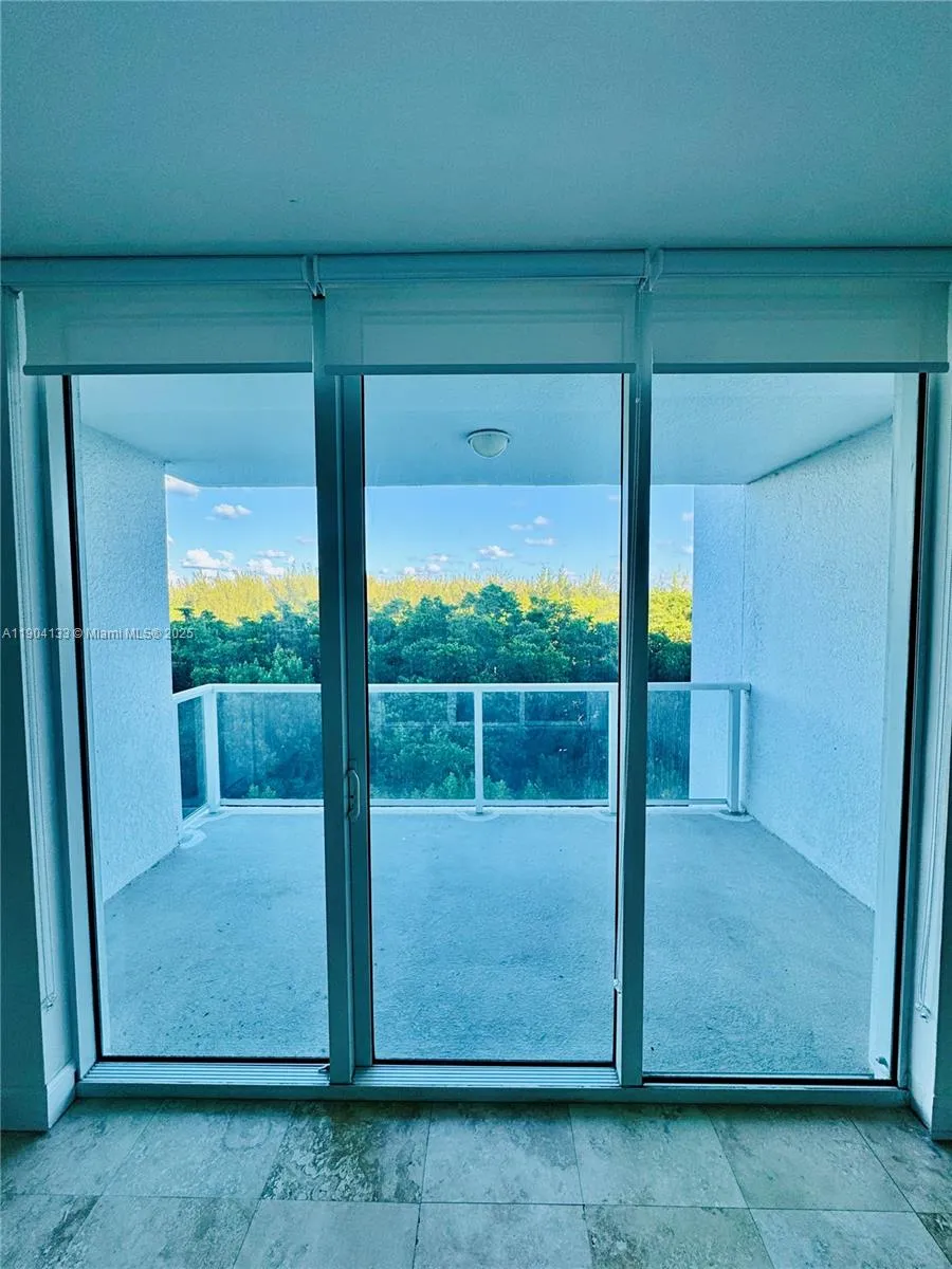 North Miami, Florida 33181, United States, 2 Bedrooms Bedrooms, ,3 BathroomsBathrooms,Residential,Active,234896