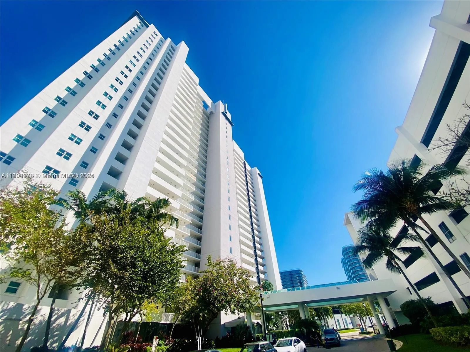 North Miami, Florida 33181, United States, 2 Bedrooms Bedrooms, ,3 BathroomsBathrooms,Residential,Active,234896