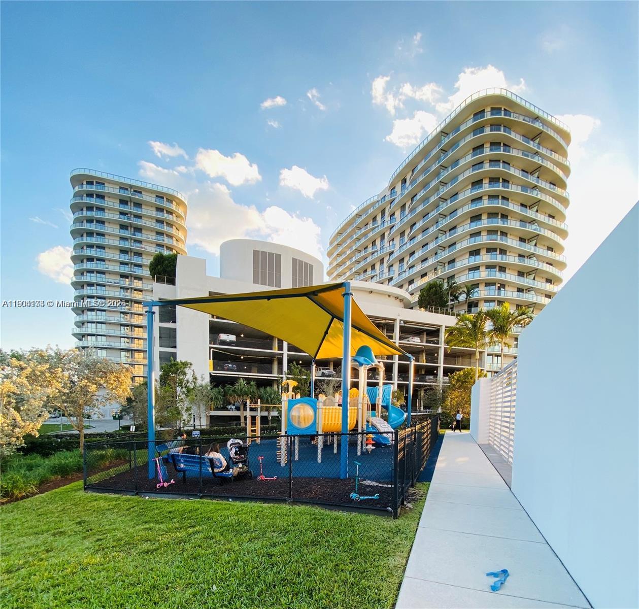 THE OAKS I CONDO - Residential Lease