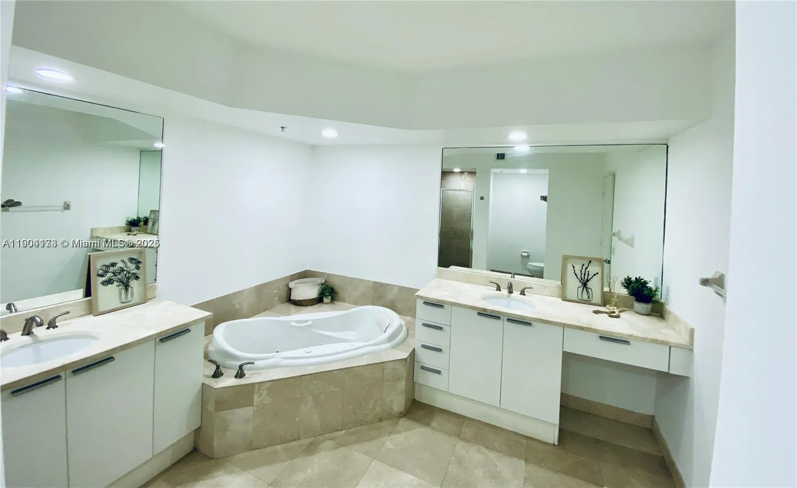 North Miami, Florida 33181, United States, 2 Bedrooms Bedrooms, ,3 BathroomsBathrooms,Residential,Active,234896