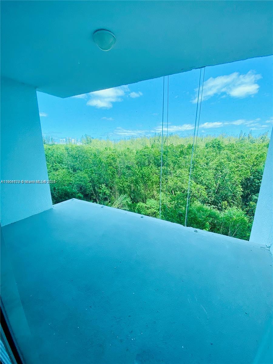 THE OAKS I CONDO - Residential Lease