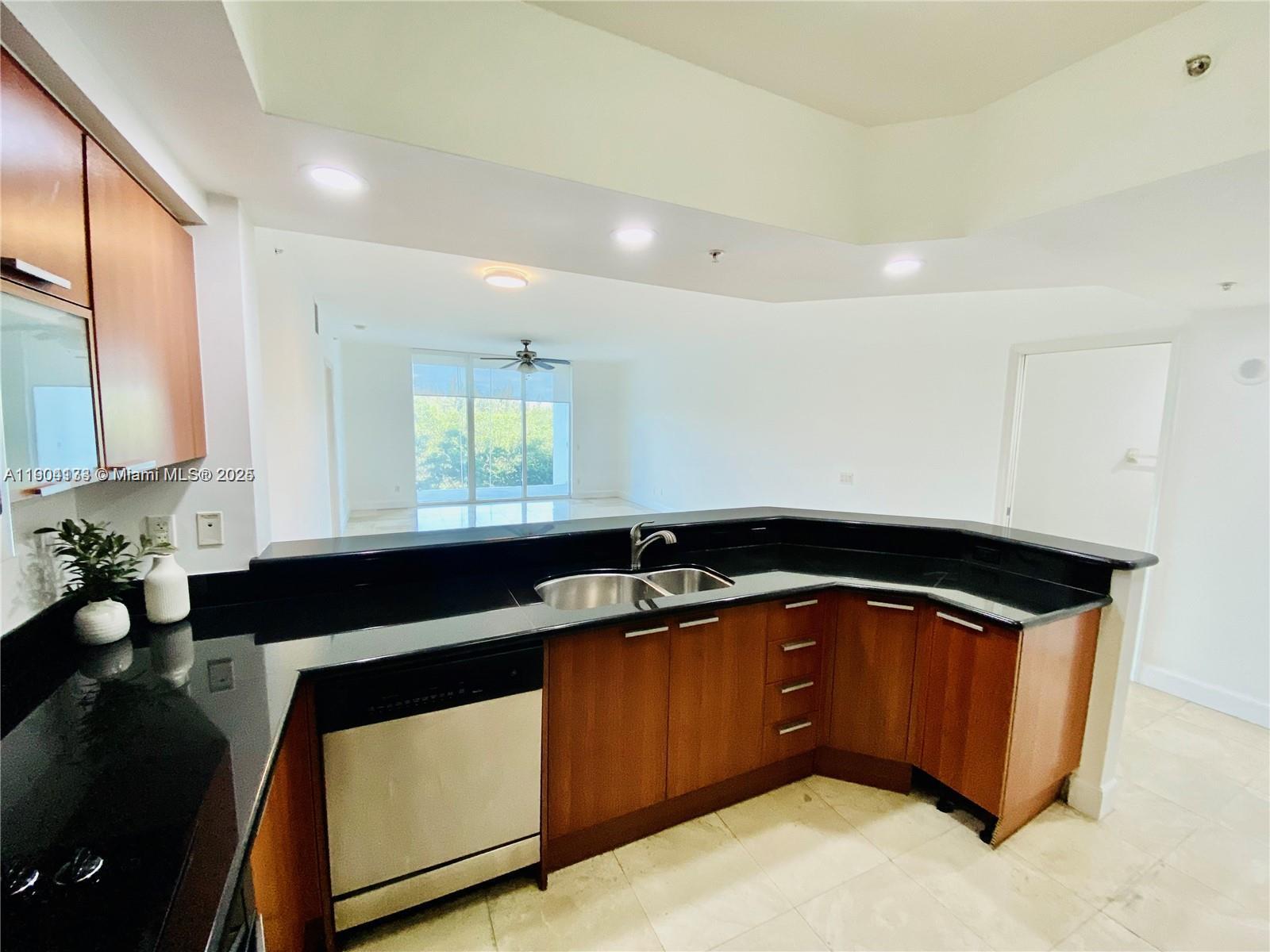 THE OAKS I CONDO - Residential Lease