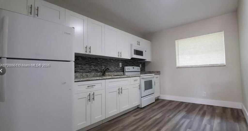 Photo of 450 SW 2nd St #5, Pompano Beach, FL 33060 (MLS # A11598660)