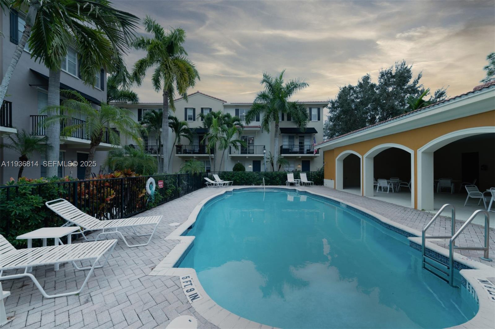 GREENWICH - Residential