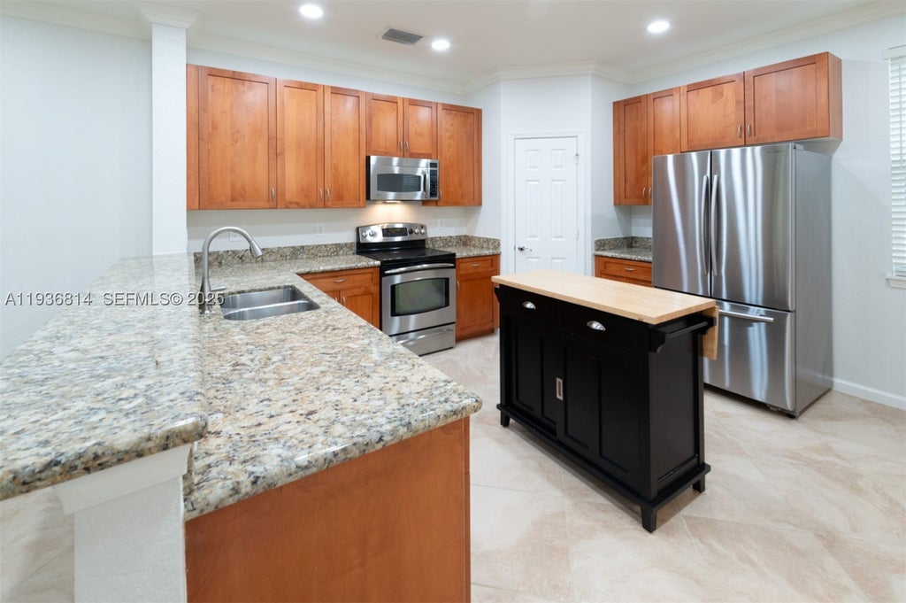 Photo of 115 Greenwich Cir, Jupiter, FL 33458 (MLS # A11936814)