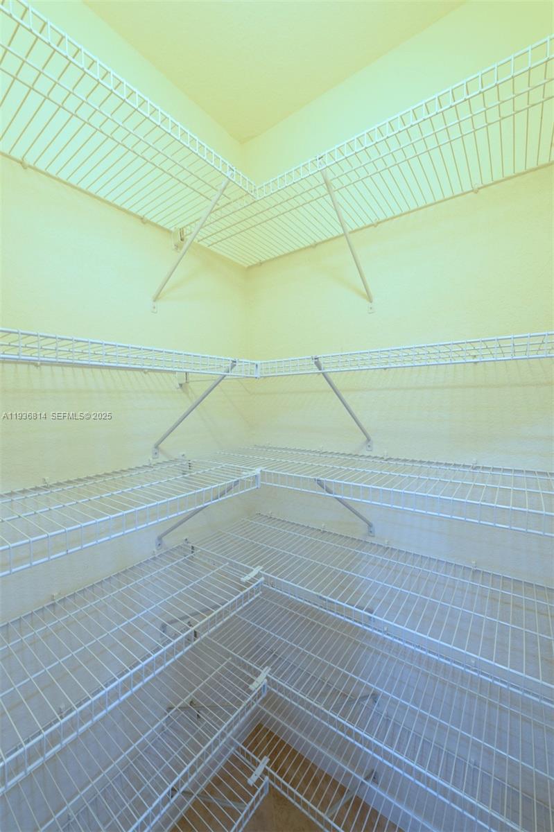 GREENWICH - Residential