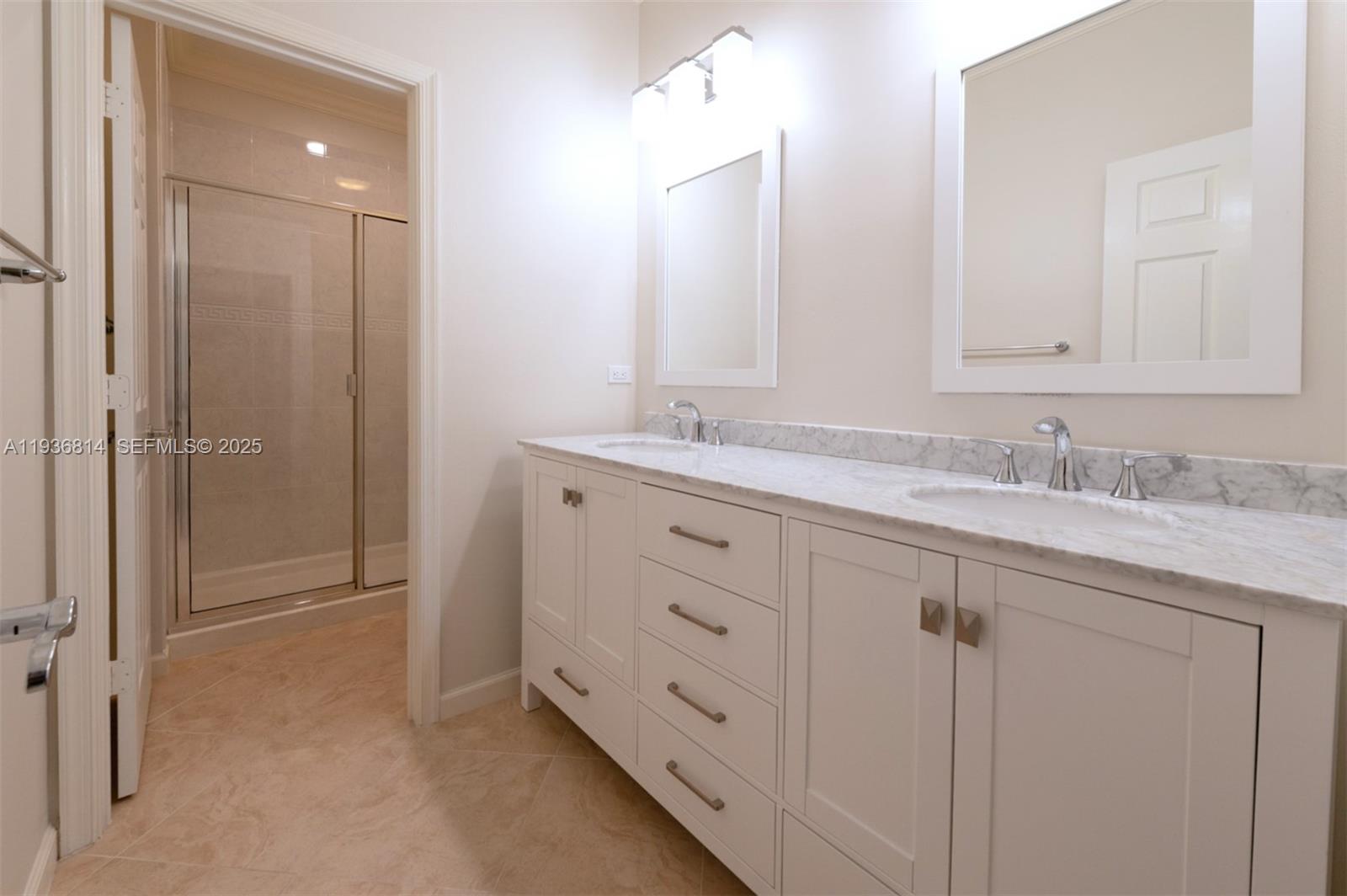 GREENWICH - Residential