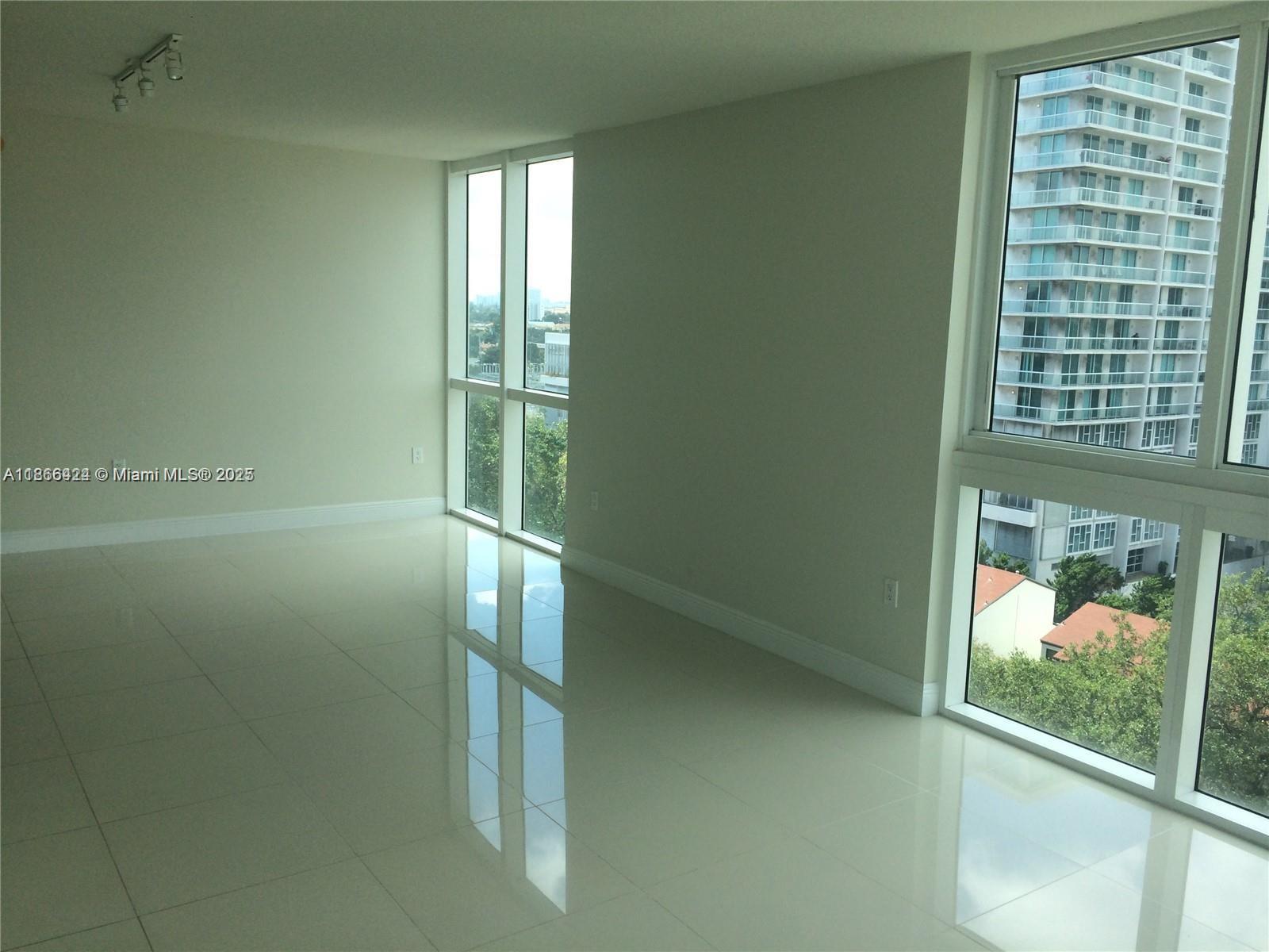 TERRAZAS RIVERPARK VILLAG - Residential