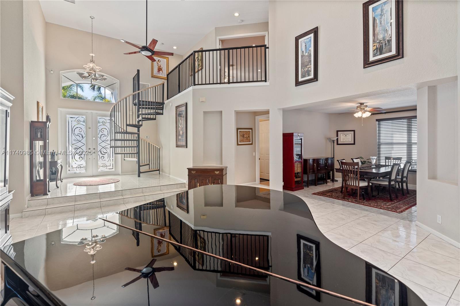 HOLLYWOOD LAKES COUNTRY C - Residential
