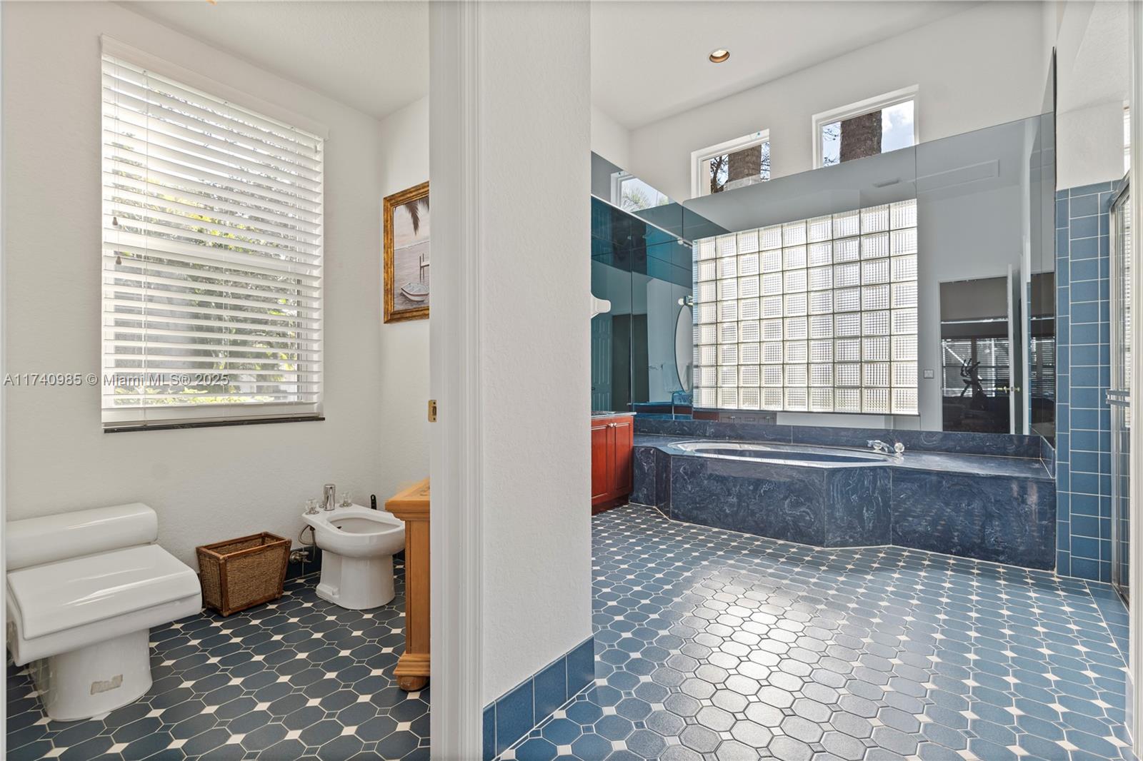HOLLYWOOD LAKES COUNTRY C - Residential