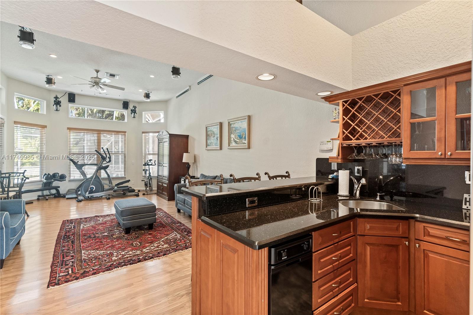 HOLLYWOOD LAKES COUNTRY C - Residential