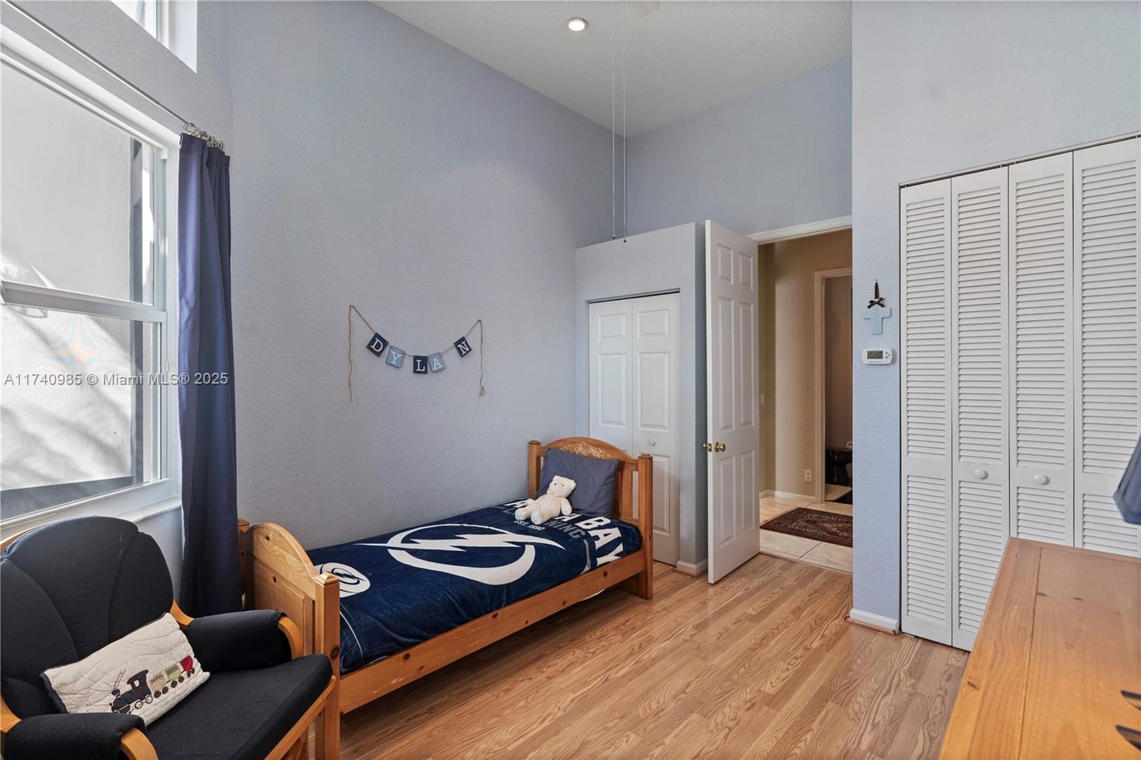 HOLLYWOOD LAKES COUNTRY C - Residential