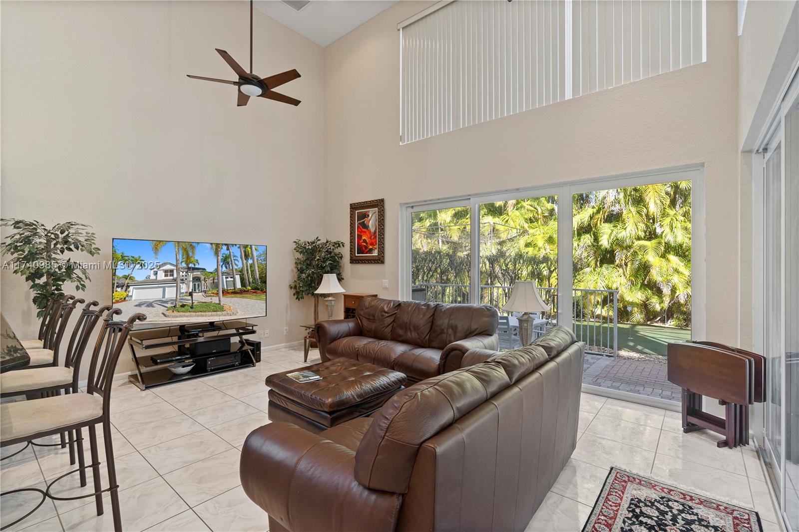 HOLLYWOOD LAKES COUNTRY C - Residential