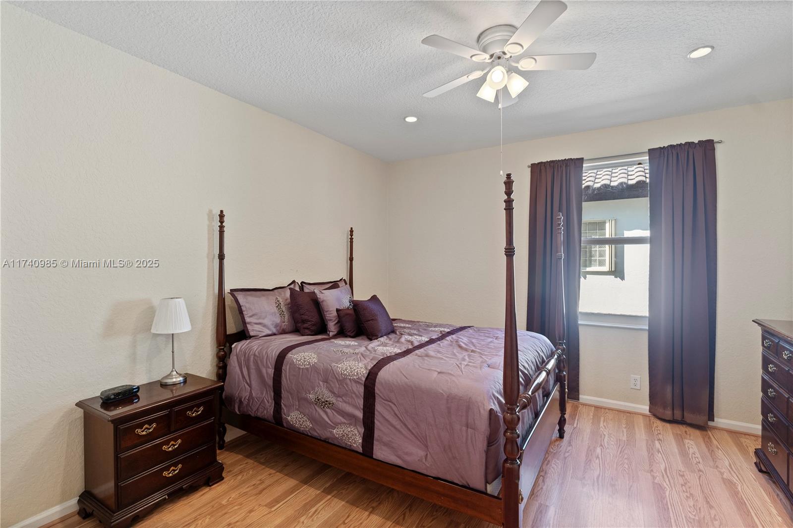 HOLLYWOOD LAKES COUNTRY C - Residential