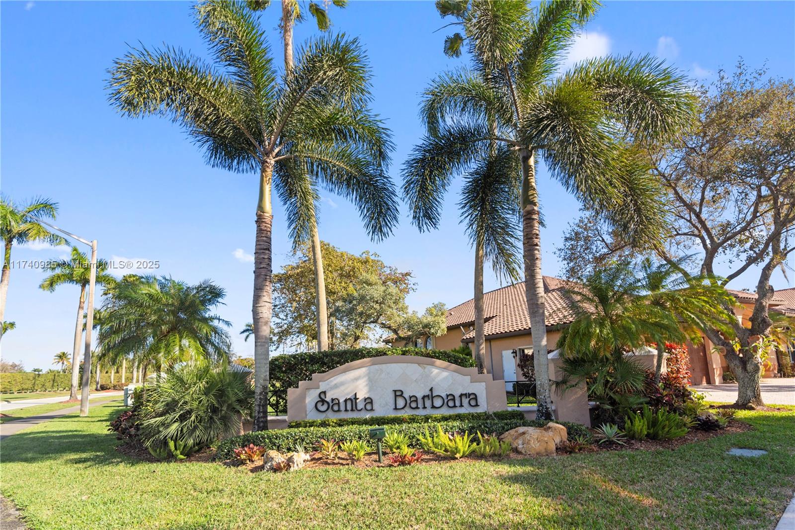 HOLLYWOOD LAKES COUNTRY C - Residential
