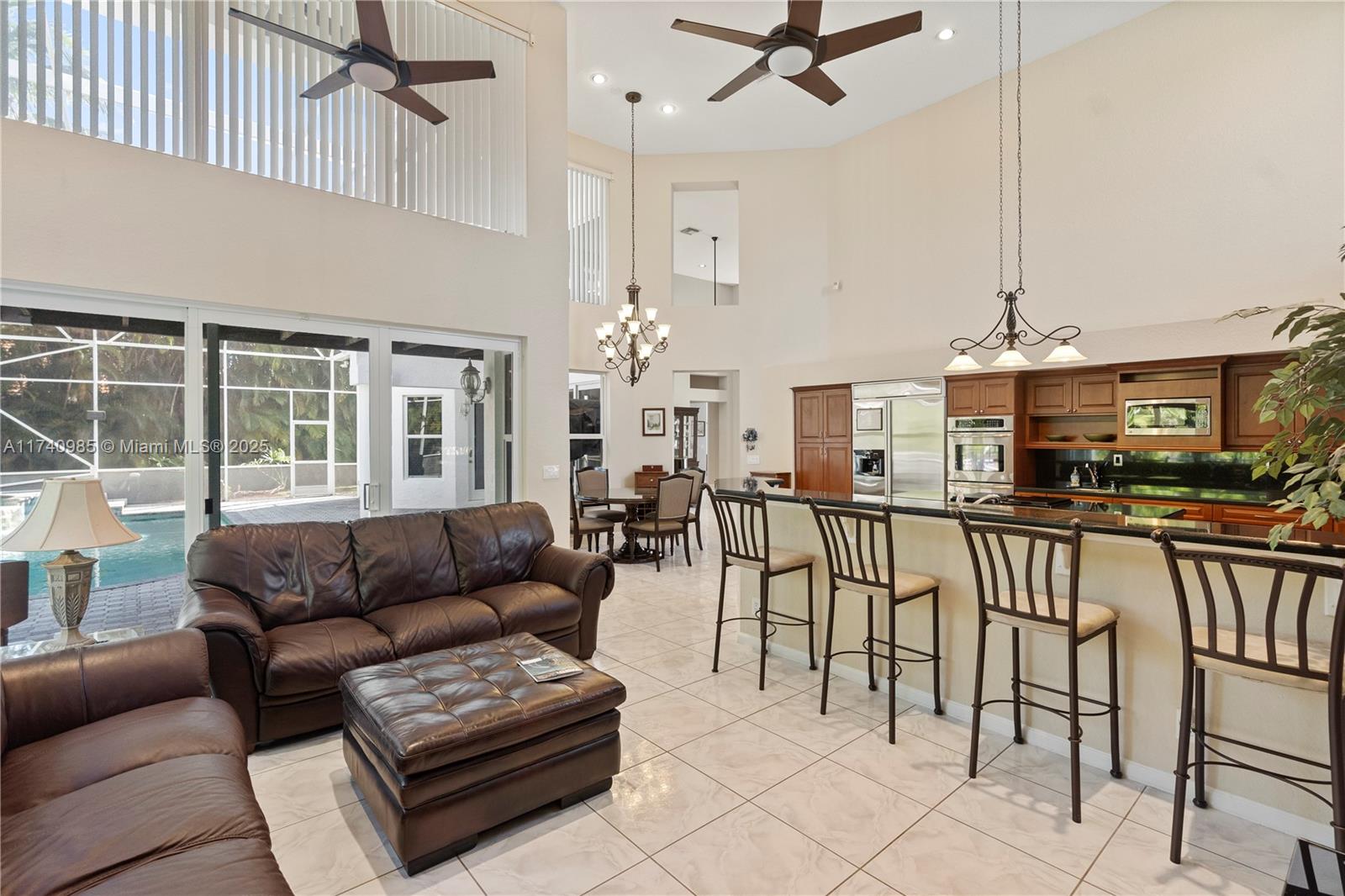 HOLLYWOOD LAKES COUNTRY C - Residential