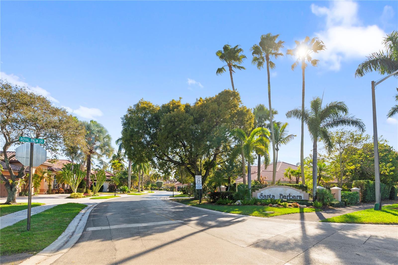 HOLLYWOOD LAKES COUNTRY C - Residential