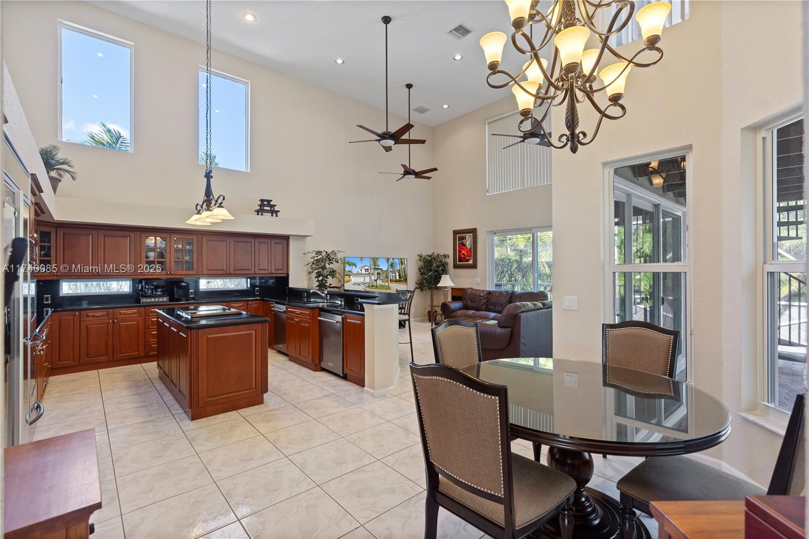 HOLLYWOOD LAKES COUNTRY C - Residential