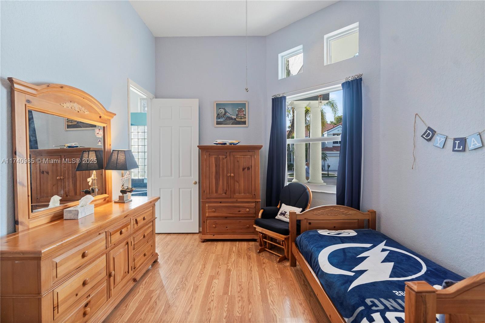 HOLLYWOOD LAKES COUNTRY C - Residential