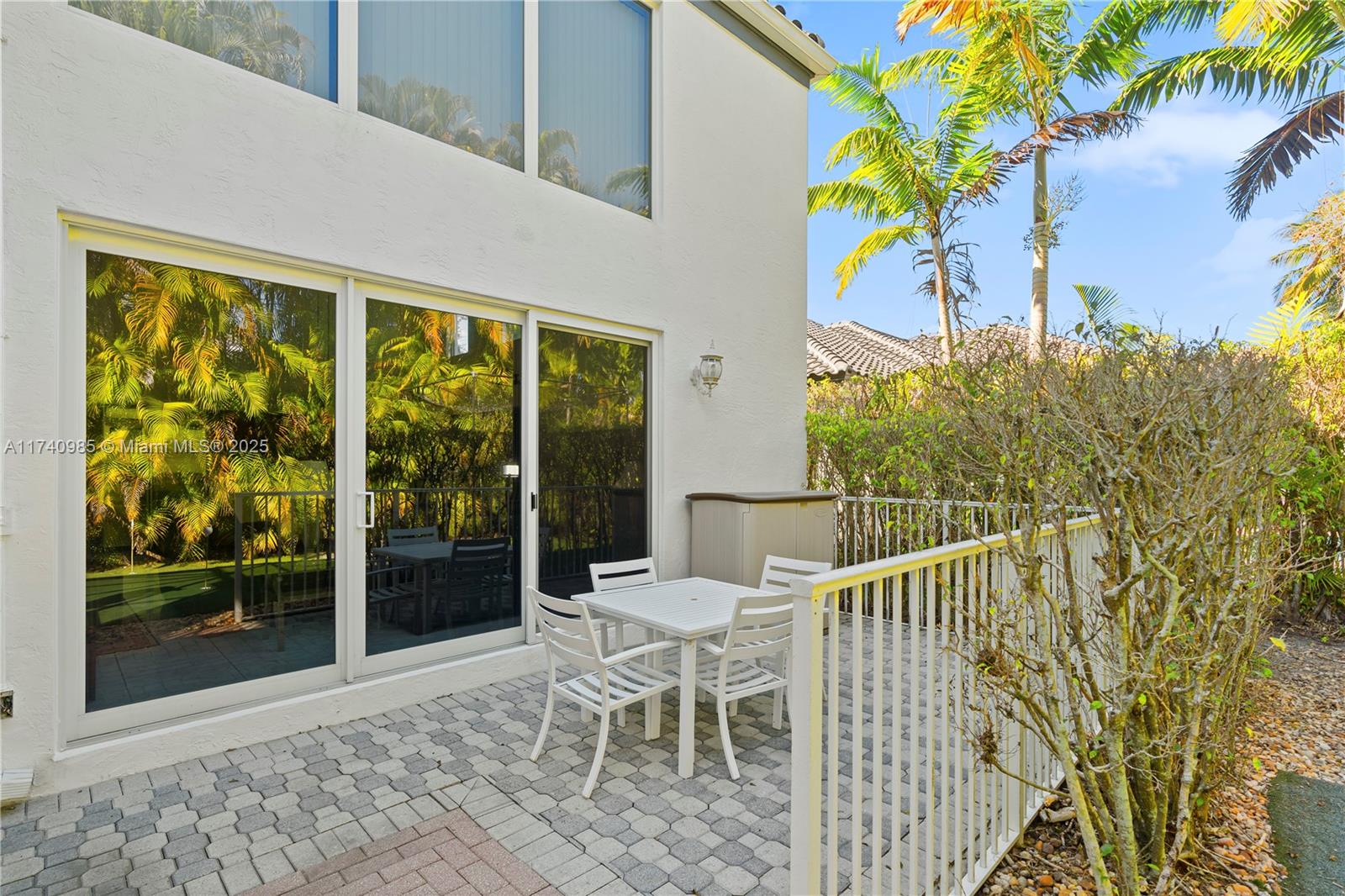 HOLLYWOOD LAKES COUNTRY C - Residential